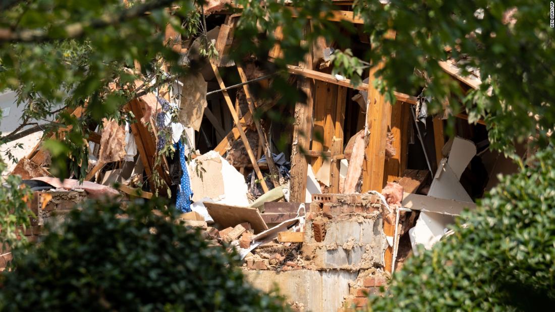 Atlanta-area apartment explosion leaves 4 injured