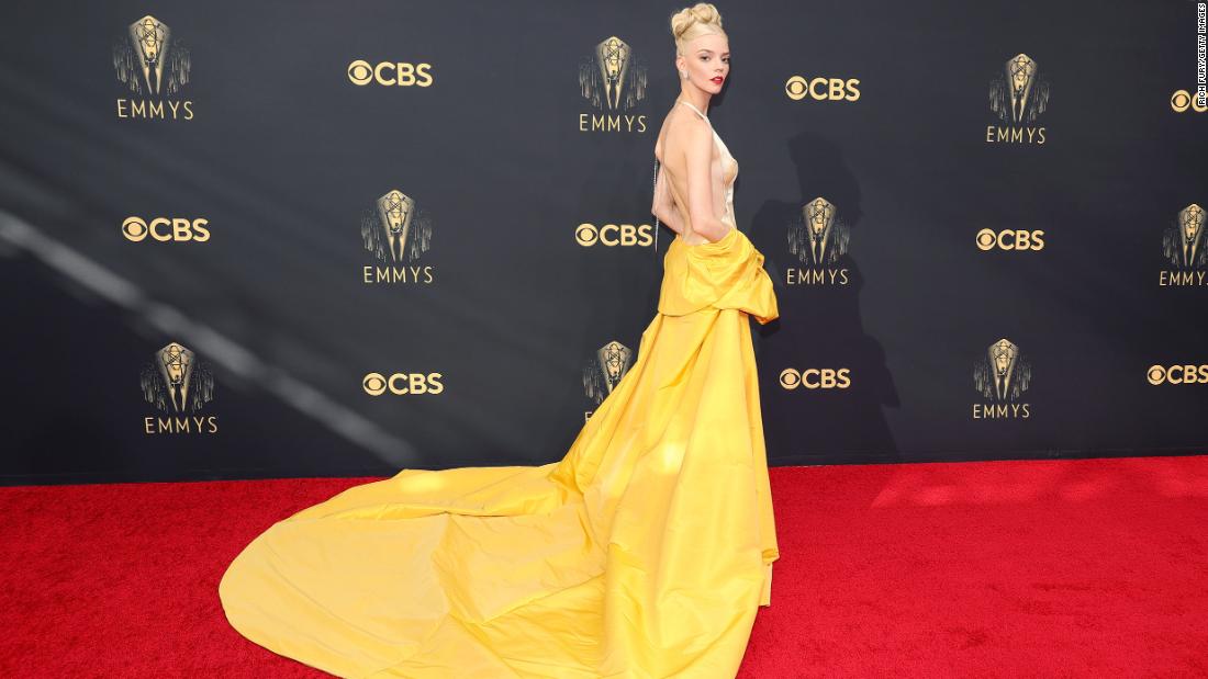 Photos from the red carpet: 2021 Emmy Awards